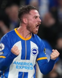  曼联争议红牌引热议，B费染红离场球队惨遭绝杀  