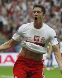  莱万多夫斯基重返安联球场受追捧  