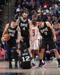  莫兰特禁赛灰熊遭遇连败  