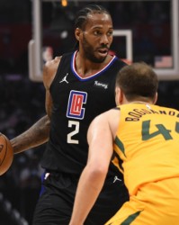  快船双星合砍80分力克爵士  