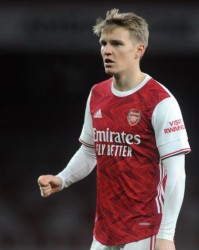  阿森纳中场核心伤退，阿尔特塔变阵险胜沃特福德  