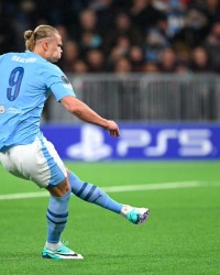  哈兰德双响破荒曼城客场轻取狼队  