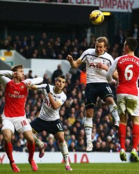  曼城铁卫头槌制胜，连续十场零封创英超新纪录  