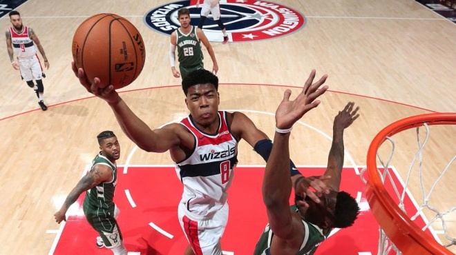  八村塁26分湖人险胜雷霆  